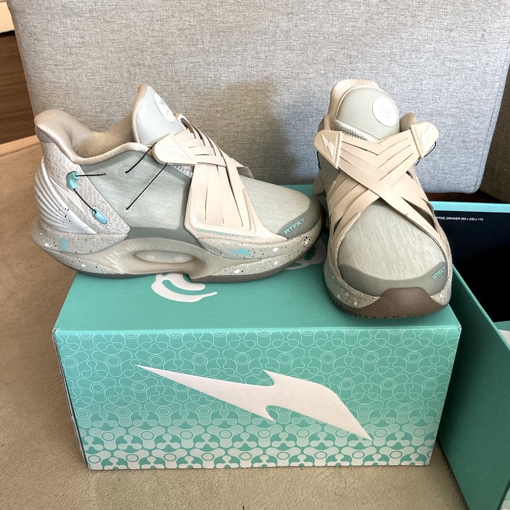 NIB Nike RTFKT Cryptokicks IRL light silver/sail-oatmeal sz 3.5 mens/sz 5 women
